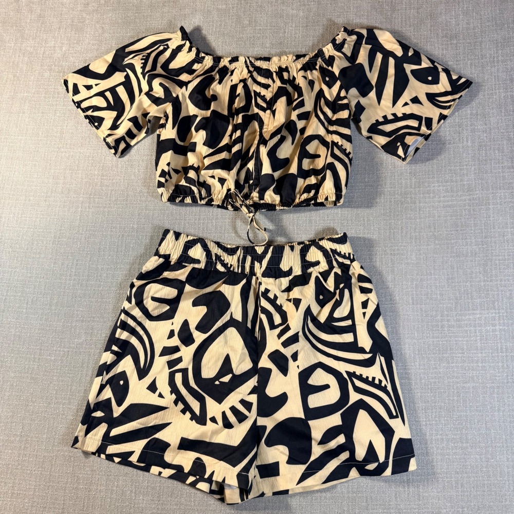 Off-Shoulder Two-Piece Skirt Set in Black & Cream